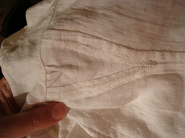 Smock neck gusset inserted